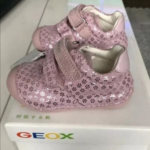 NWT! GEOX Baby Girl Sparkly Sneakers- Size 4.5